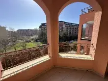 вид на территорию из террасы