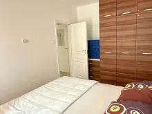 шкаф и кровать