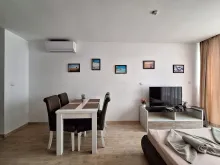стол в квартире