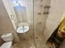 ванная комната с туалетом и душем