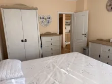 шкаф и кровать