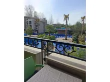 студия с видом на бассейн