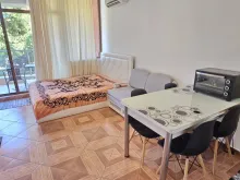 кровать и стол