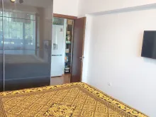 шкаф и кровать