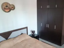 кровать в спальне