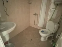 ванная комната с туалетом .