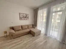 диван в комнате