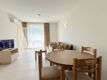 обеденный стол в квартире