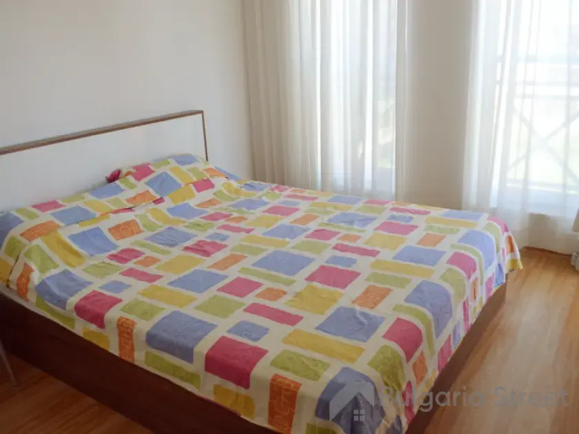 Спальня с кроватью