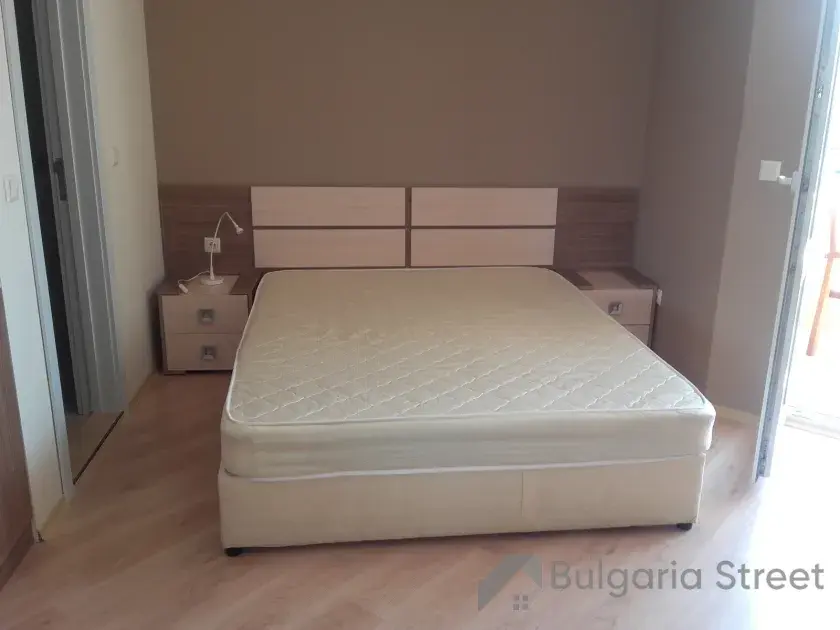 ліжко у вітальні