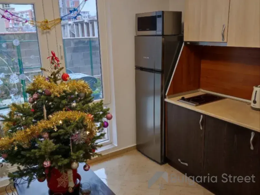 гостиная комната с кухонным боксом