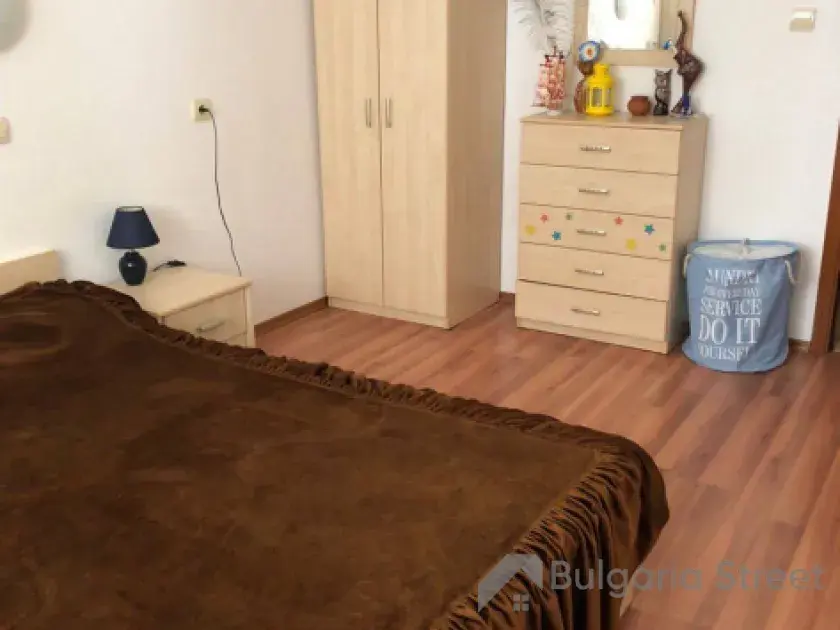 меблированная спальня