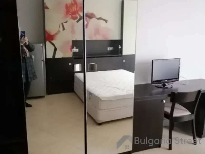 шкаф в гостиной комнате