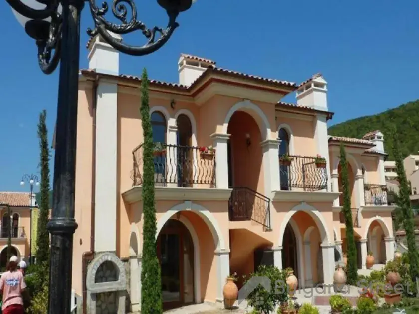 территория комплекса Villa Romana