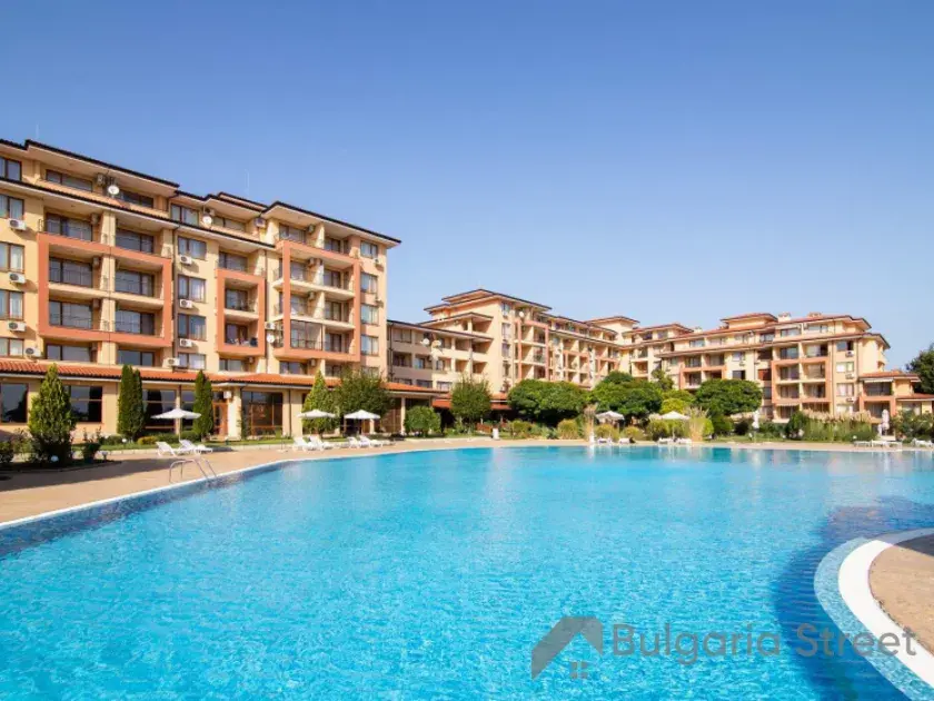 Фасад и бассейн комплекса мэйджик дримс