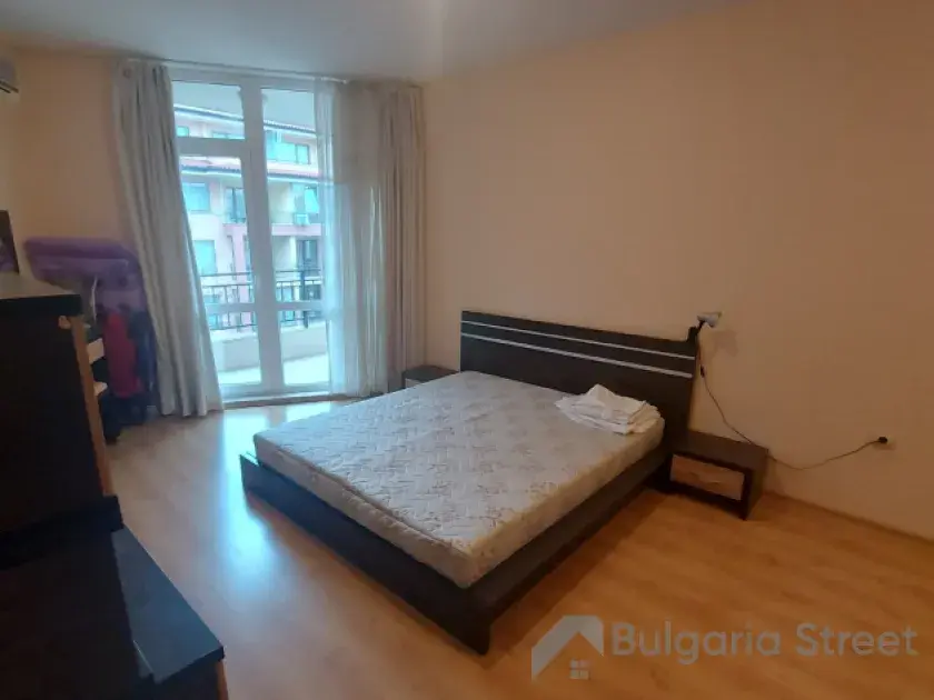 Кровать в спальне