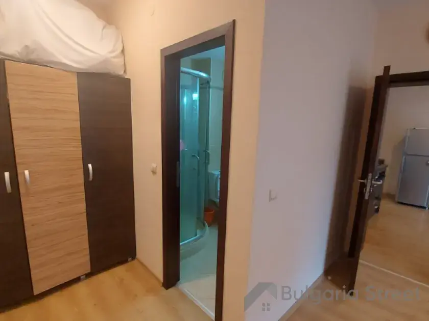 Прихожая со шкафом
