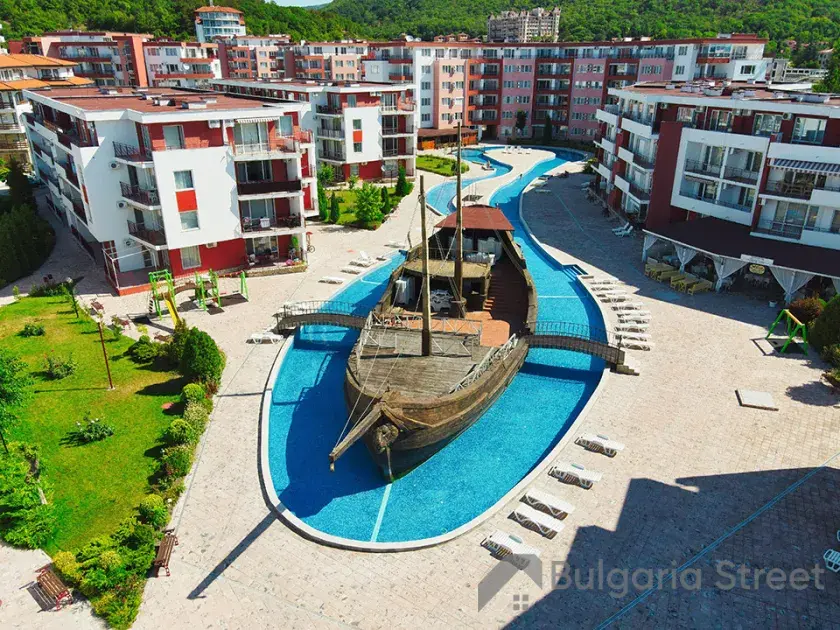 декорированный корабль