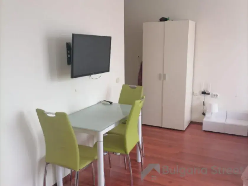 обеденный стол