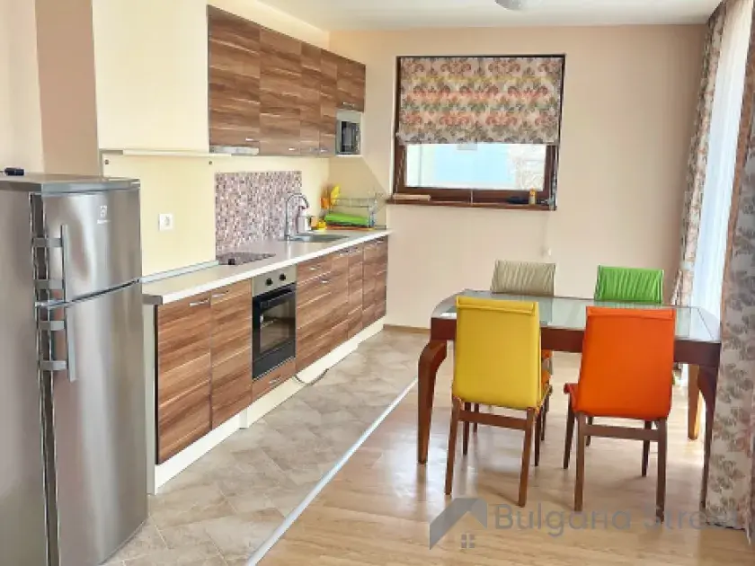 кухонный бокс и стол