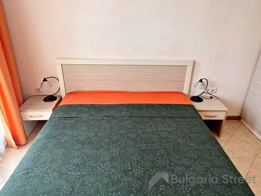 Кровать в спальне