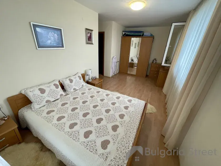 двухспальная кровать