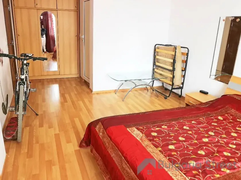 меблированная спальня