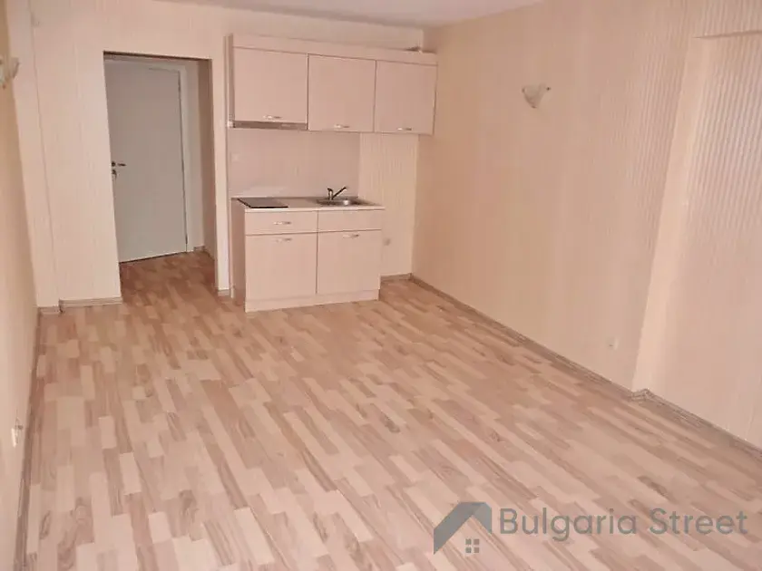 гостиная без мебели