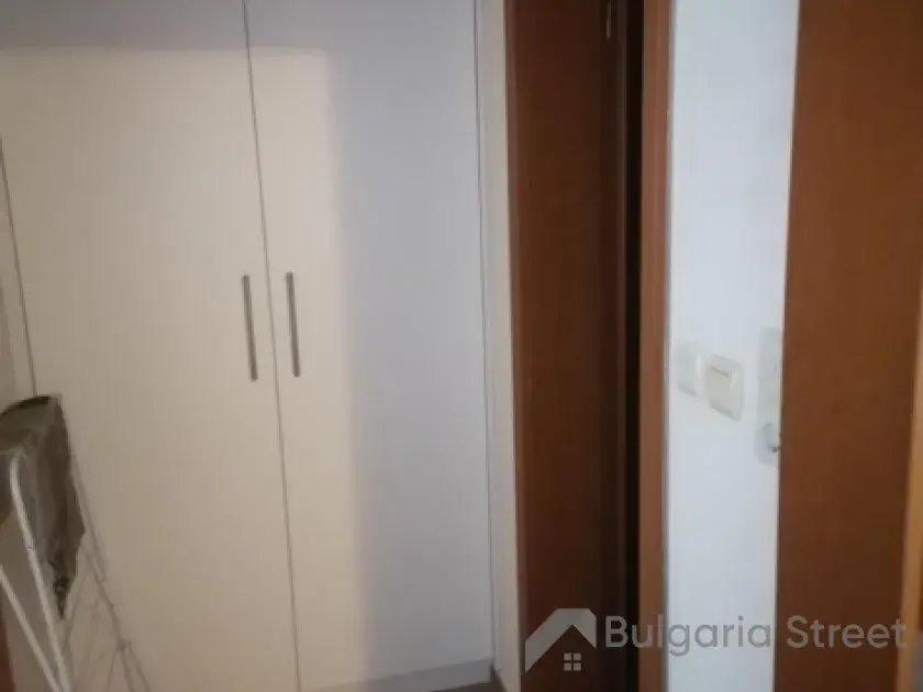 шафа в передпокої