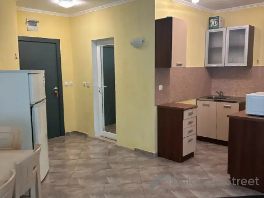 стол со стульями, кухня