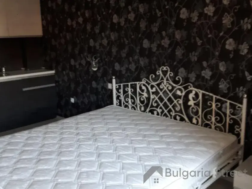 двухспальная кровать
