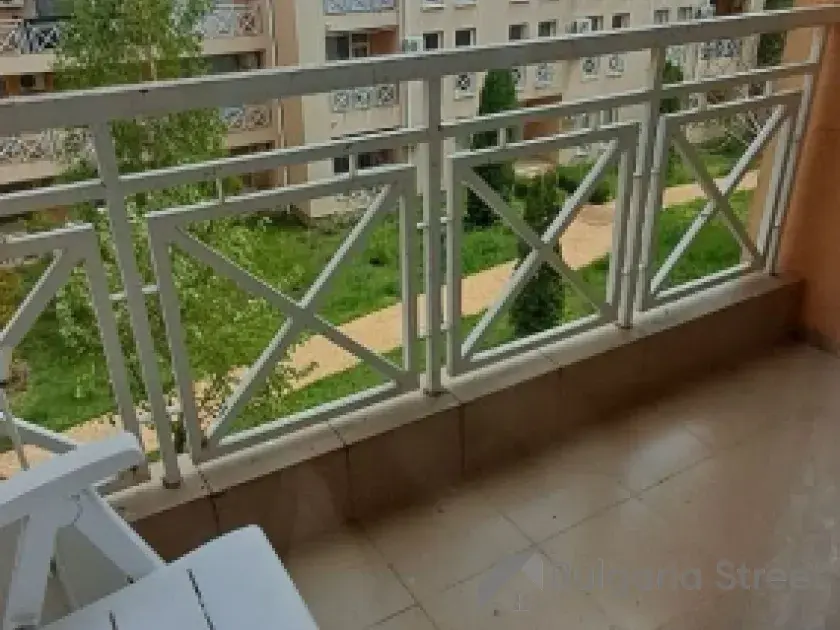 стул на террасе