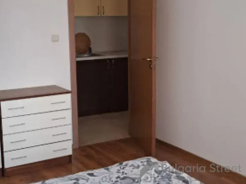 кровать и комод