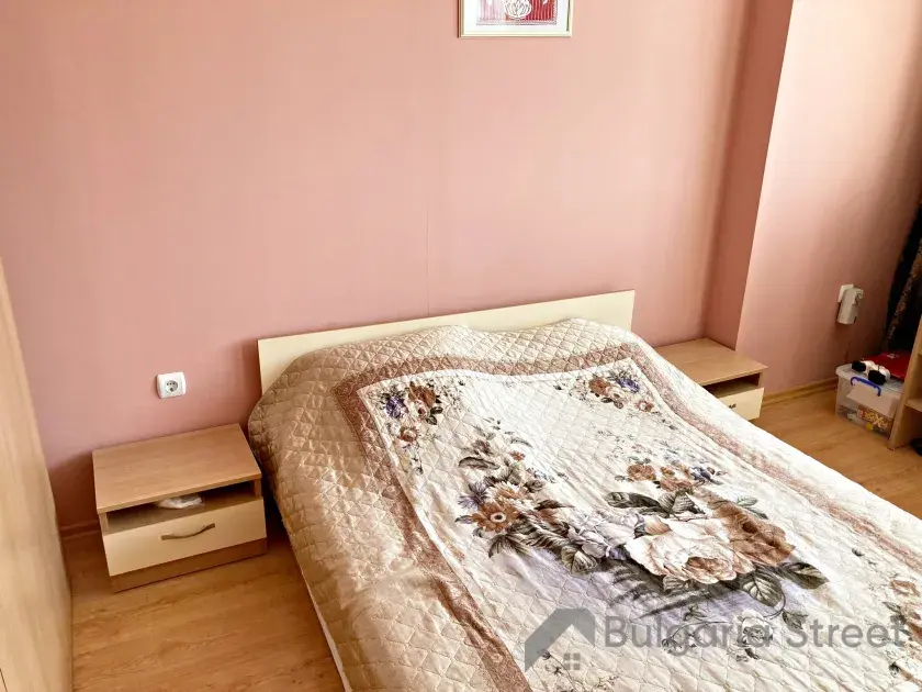 кровать, шкаф