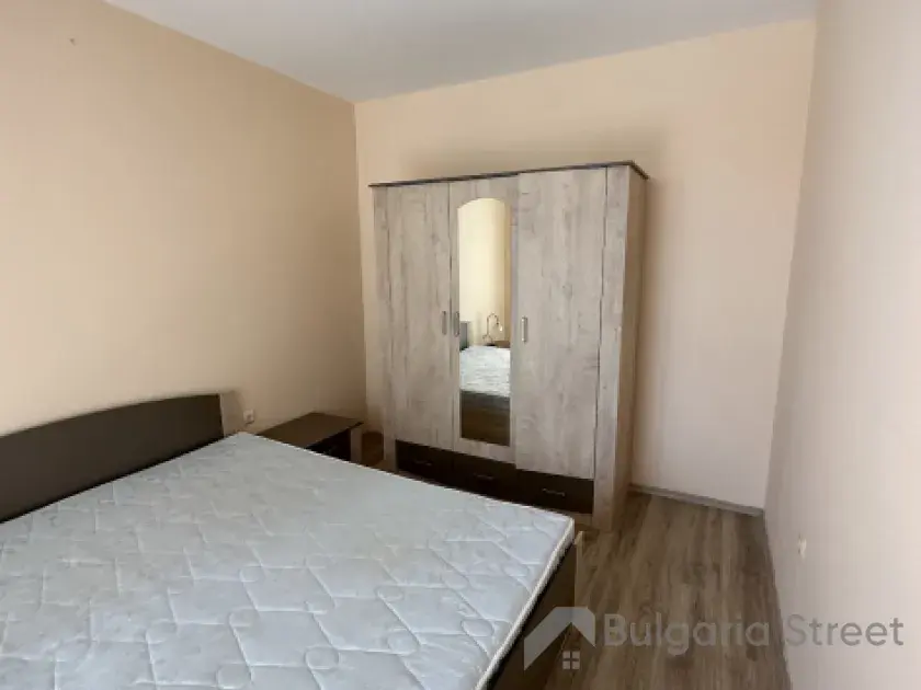 гардероб и кровать