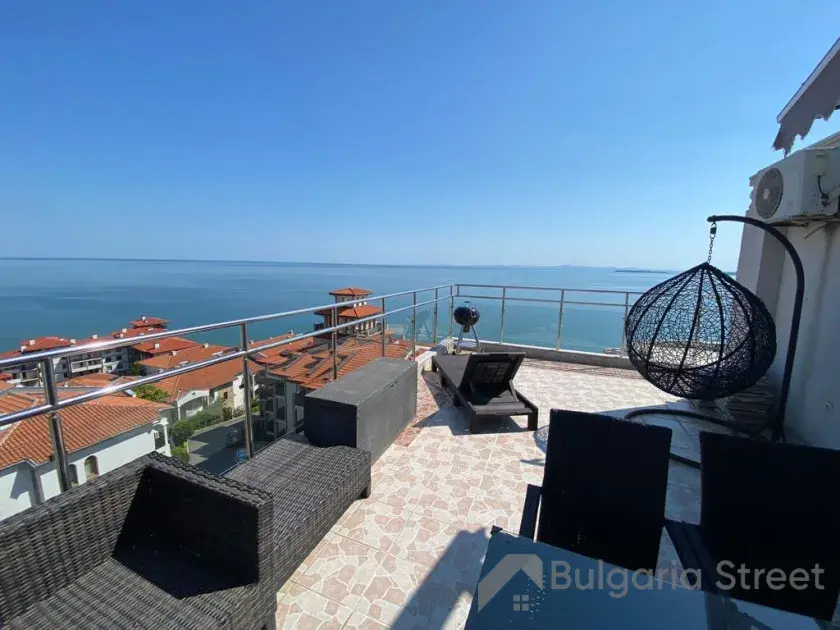 большая терраса с видом на море