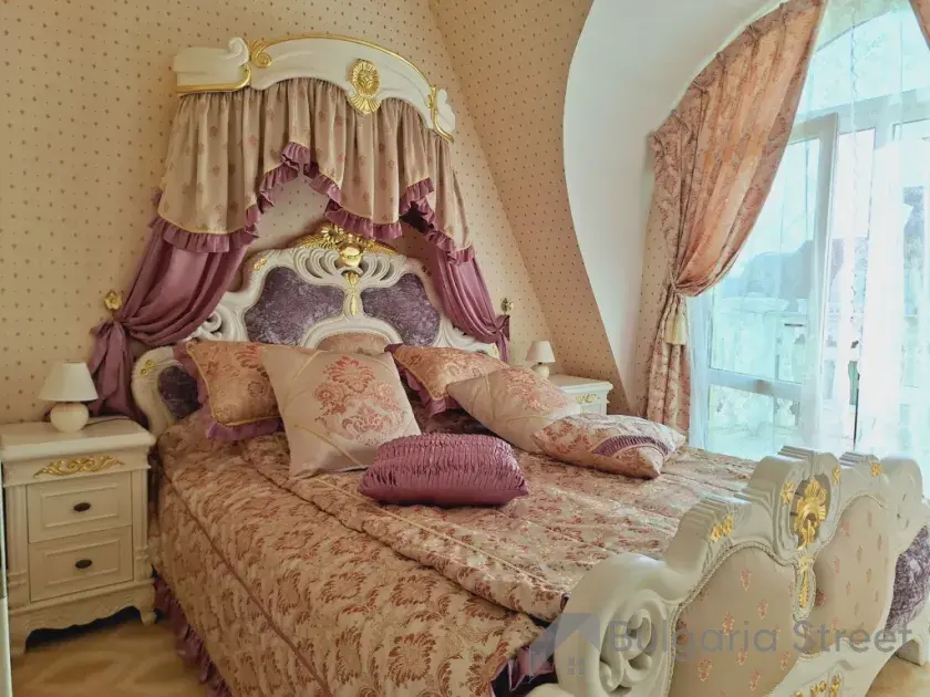 двухспальная кровать