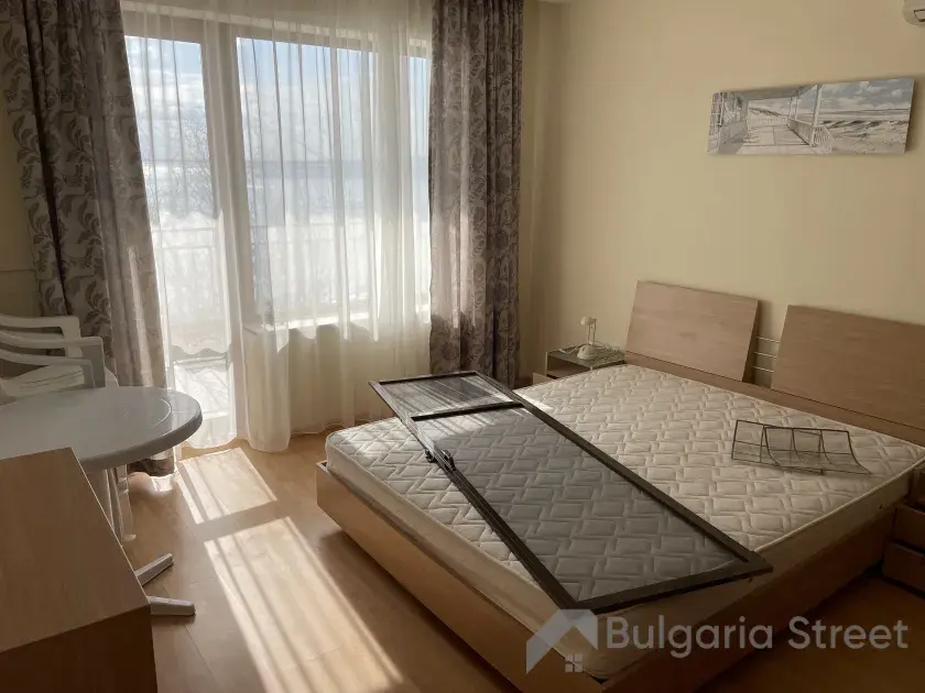 меблированная спальня