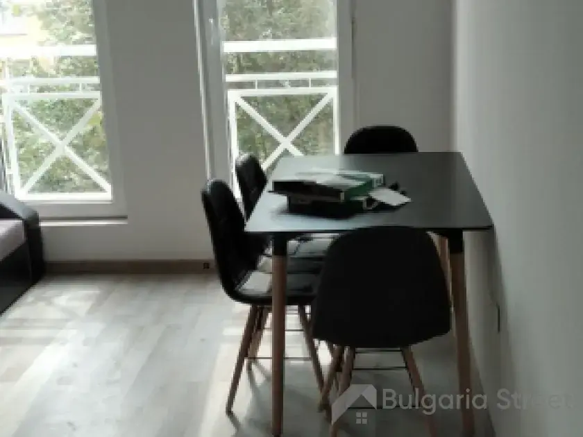 стол и стулья