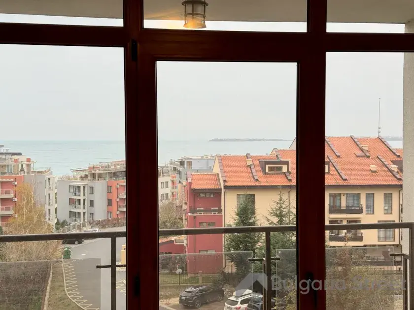 вид на море из окна квартиры