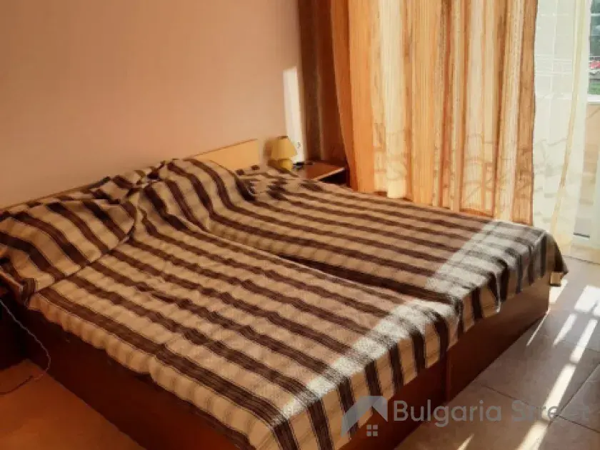 двухспальная кровать
