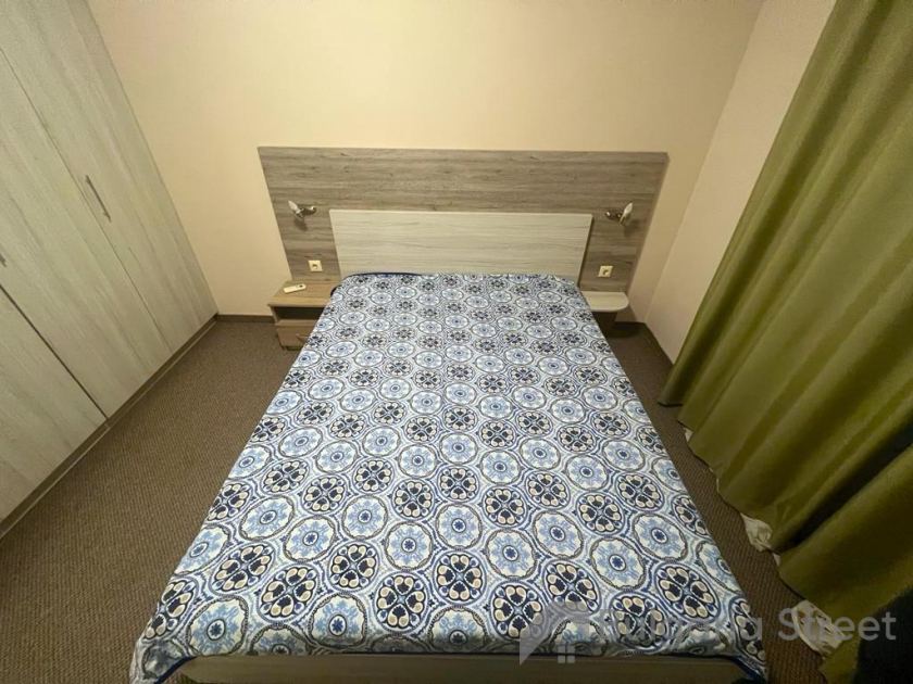 двухспальная кровать в квартире