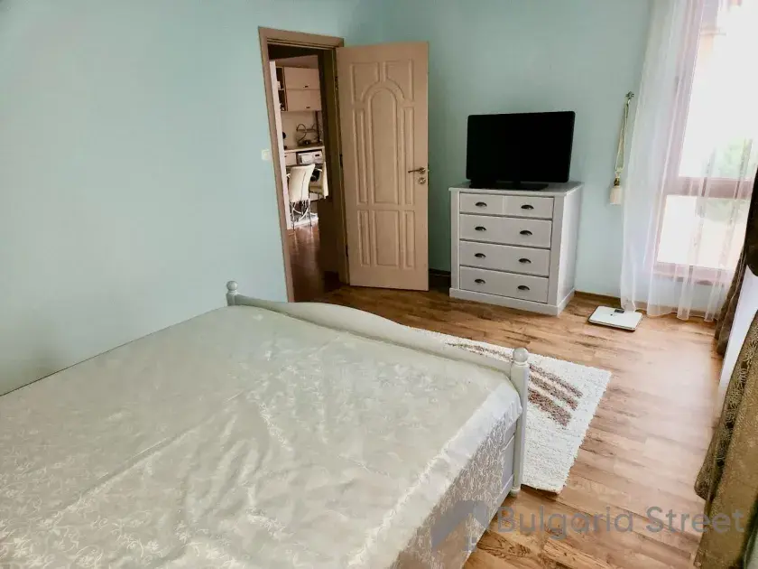 двухспальная кровать