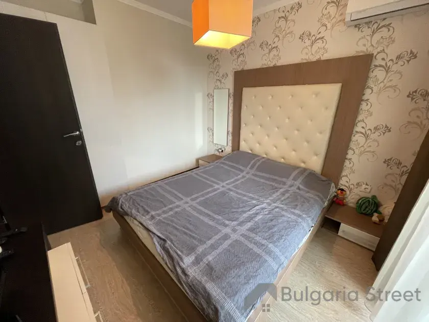 двухспальная кровать