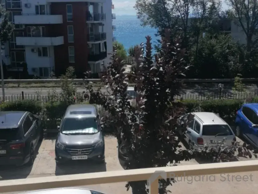 частичный вид на море