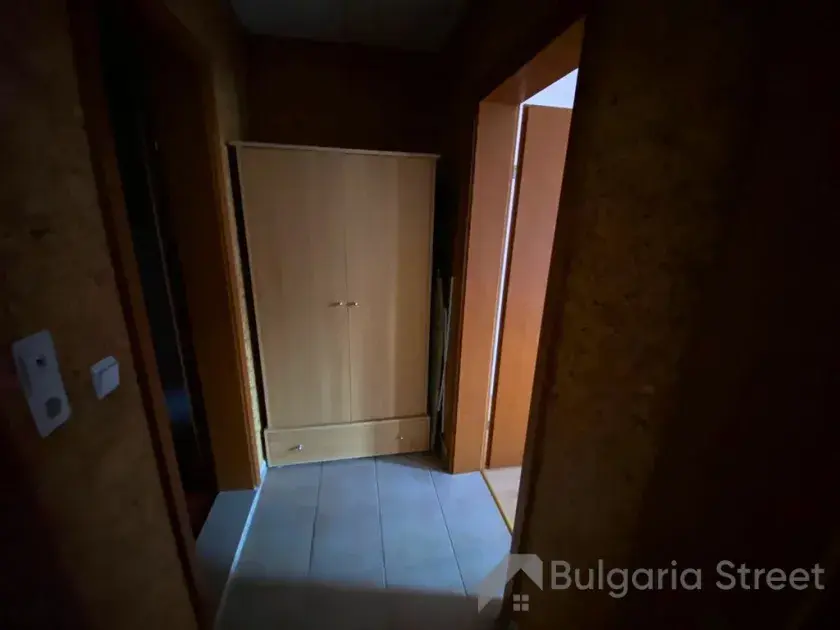 Гардероб в прихожей