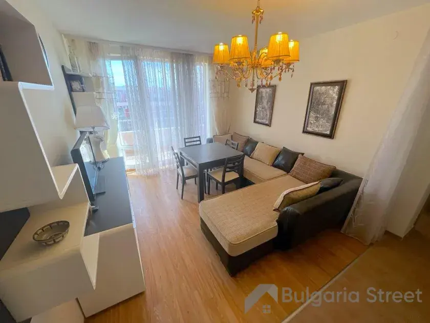 гостиная трехкомнатной квартиры в комплексе Holliday Fort Club
