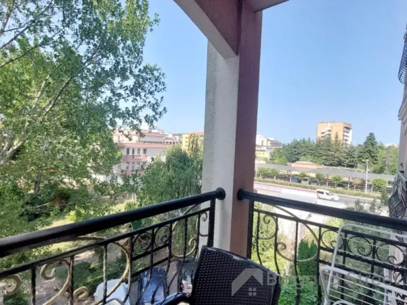 терраса с видом на парк