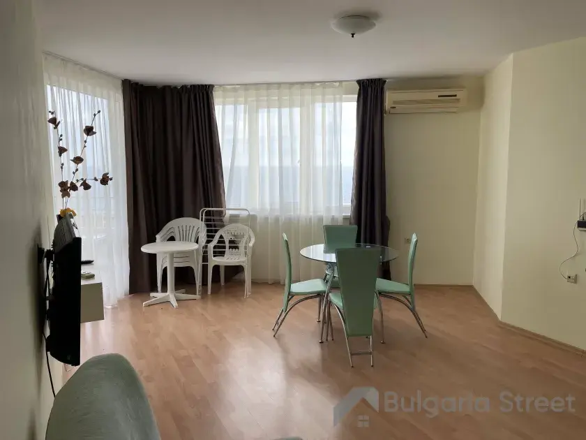 гостиная, стол со стульями
