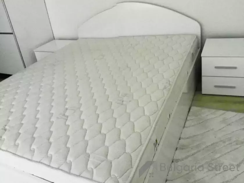 двухспальная кровать